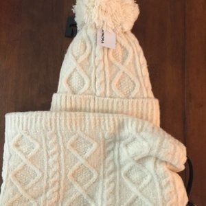 Sherpa-lined, soft yarn Sonoma Supercozy pom hat and cowl scarf